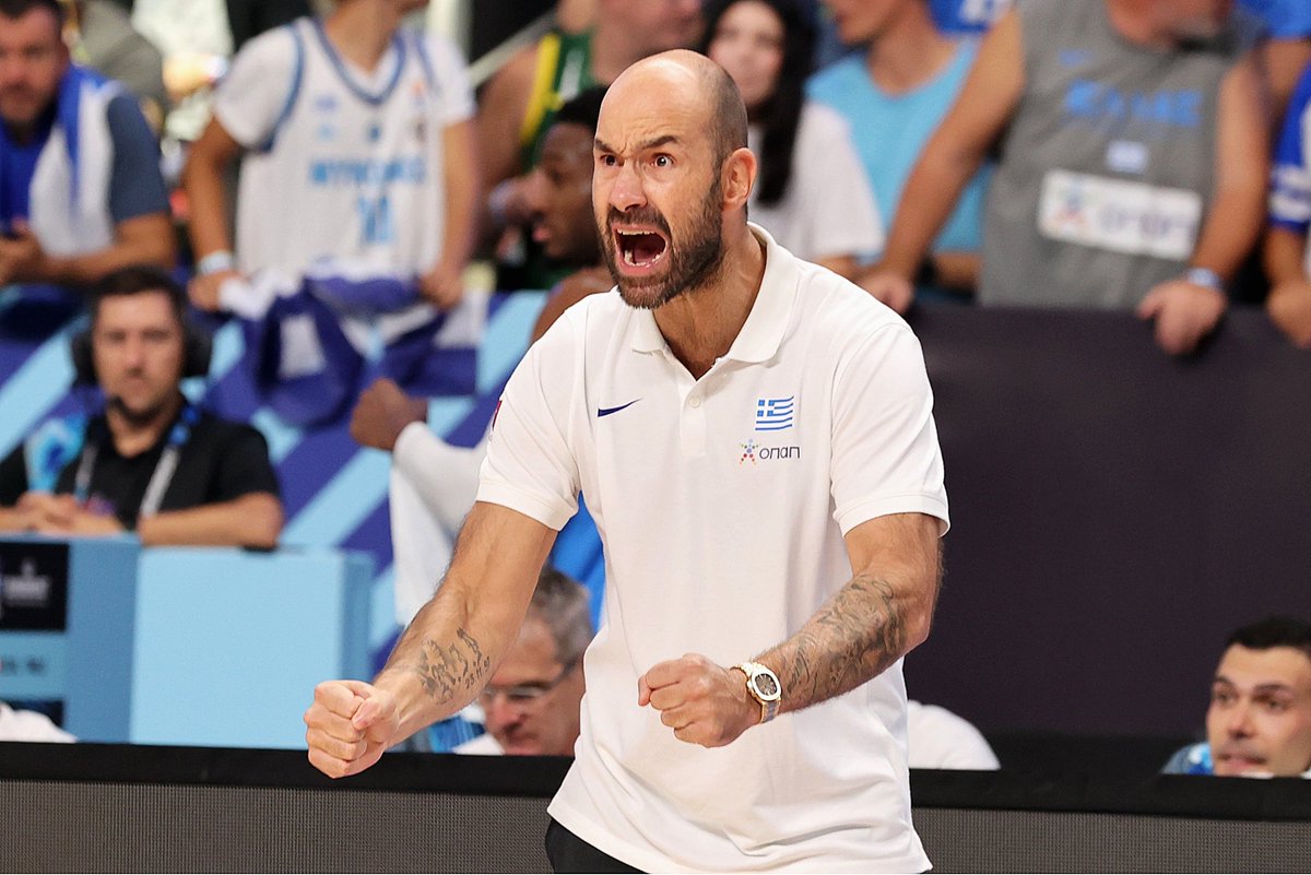 sofia1067's tweet image. Τα δύο πιο σημαντικά πράγματα που φέρνει αυτός ο τύπος στην Εθνική Ομάδα! Πάθος και μυαλό!
Και η αγάπη για τα γαλανόλευκα επιστρέφει...
@EuroBasket 
#HellasBasketball 🏀🇬🇷