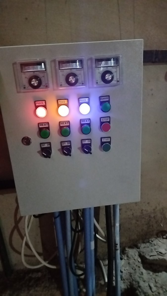 hypeapostle's tweet image. It&apos;s Sunday, but the grind never stops.

Today&apos;s 2k secured. @InsideOsogbo Tinumola area.

Tomorrow is for @insideIkirun then, Tuesday I will be back to @insideEDE

#ElectricalPanel