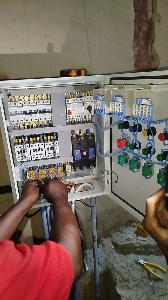 hypeapostle's tweet image. It&apos;s Sunday, but the grind never stops.

Today&apos;s 2k secured. @InsideOsogbo Tinumola area.

Tomorrow is for @insideIkirun then, Tuesday I will be back to @insideEDE

#ElectricalPanel