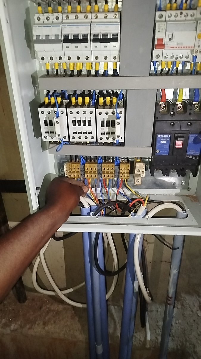 hypeapostle's tweet image. It&apos;s Sunday, but the grind never stops.

Today&apos;s 2k secured. @InsideOsogbo Tinumola area.

Tomorrow is for @insideIkirun then, Tuesday I will be back to @insideEDE

#ElectricalPanel