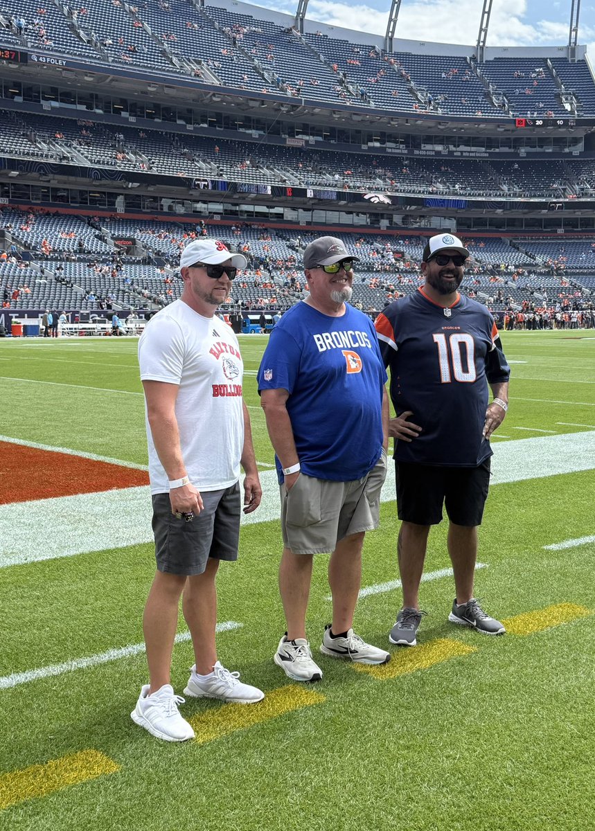 JD19193707's tweet photo. Thank you to @CHSAA and the @Broncos @BroncosOffField  for hosting the flag and tackle football coaches of the week at todays game!  Go Bulldogs and Broncos!!! https://t.co/nNVOkoZnbt