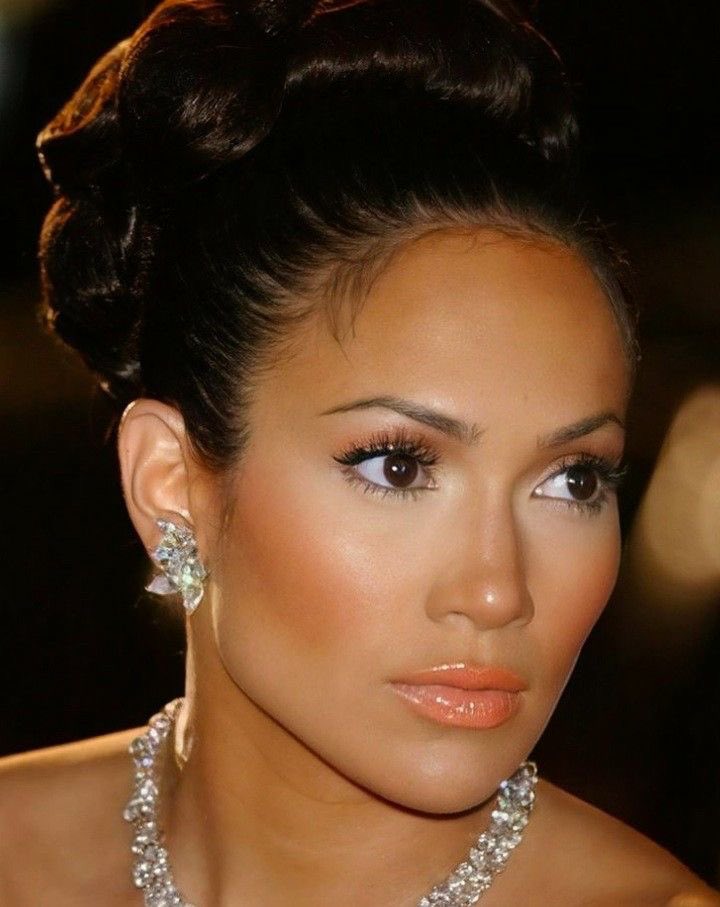 AliyahsW0rld's tweet image. Dislike her bad but JLO OWNED a peach glam