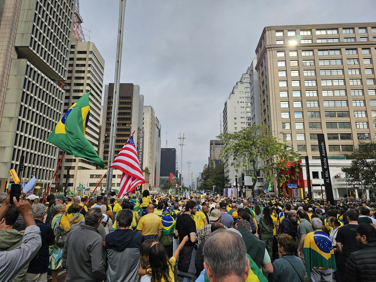 Avenida Paulista 15:32hs. Anistia ja!