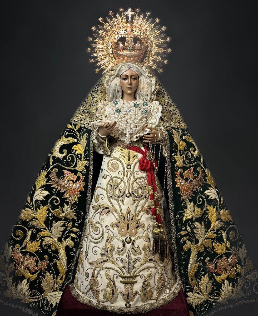 Terracota cocida y policromada al óleo. 78 cm de altura.