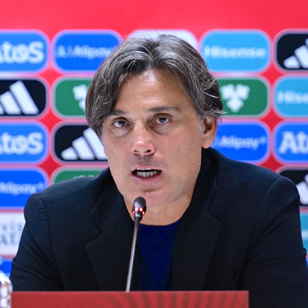 Montella: "Böyle maçlardan sonra başkasını suçlamak kolay olur.

Yenilginin sorumlusu benim."