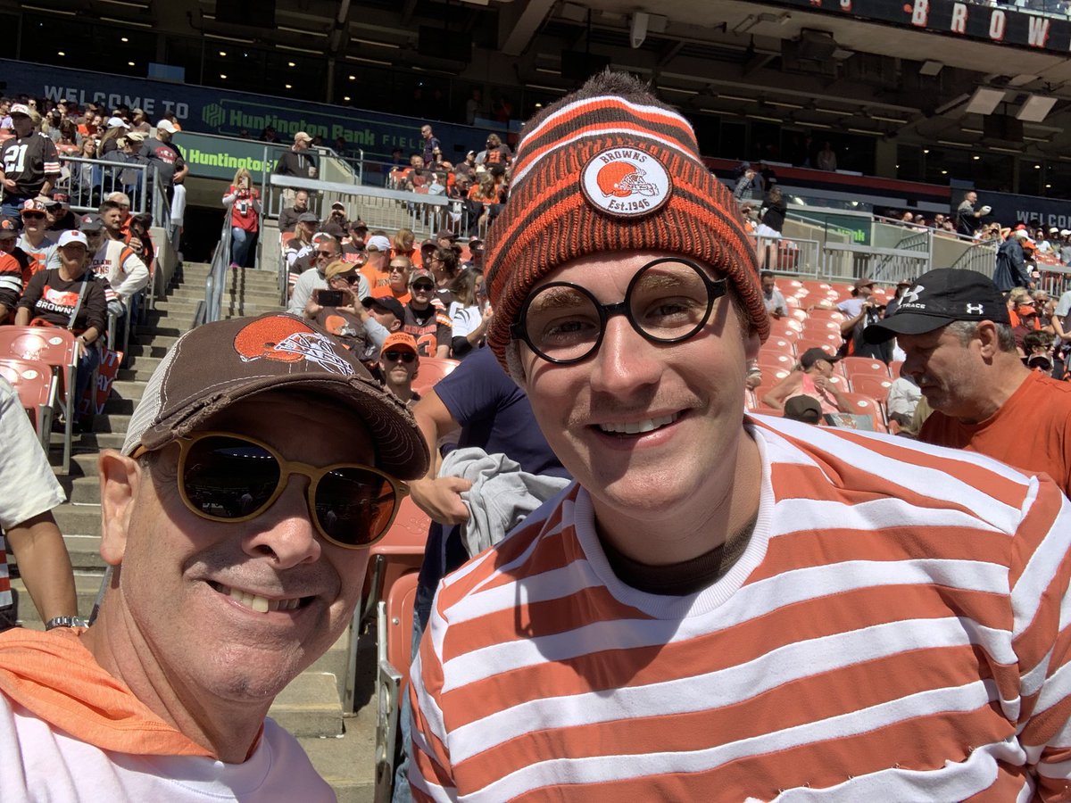 Who knew <a href="/SirYacht_/">Sir Yacht</a> was sitting in our section. Cool dude! 😎 #DawgPound #GoBrowns