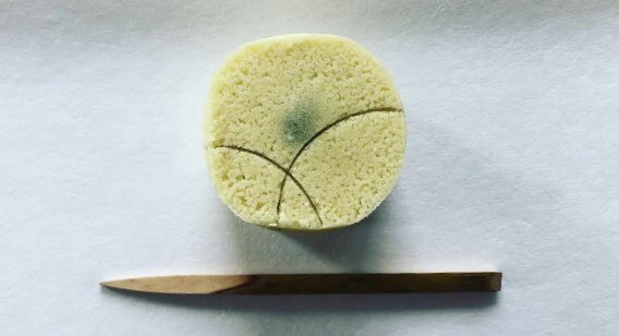 長月八日の朝茶。
菓子、松永『すずむし』。

#茶道　#茶の湯　#抹茶　#薄茶　#和菓子
#teaceremony #matcha #wagashi