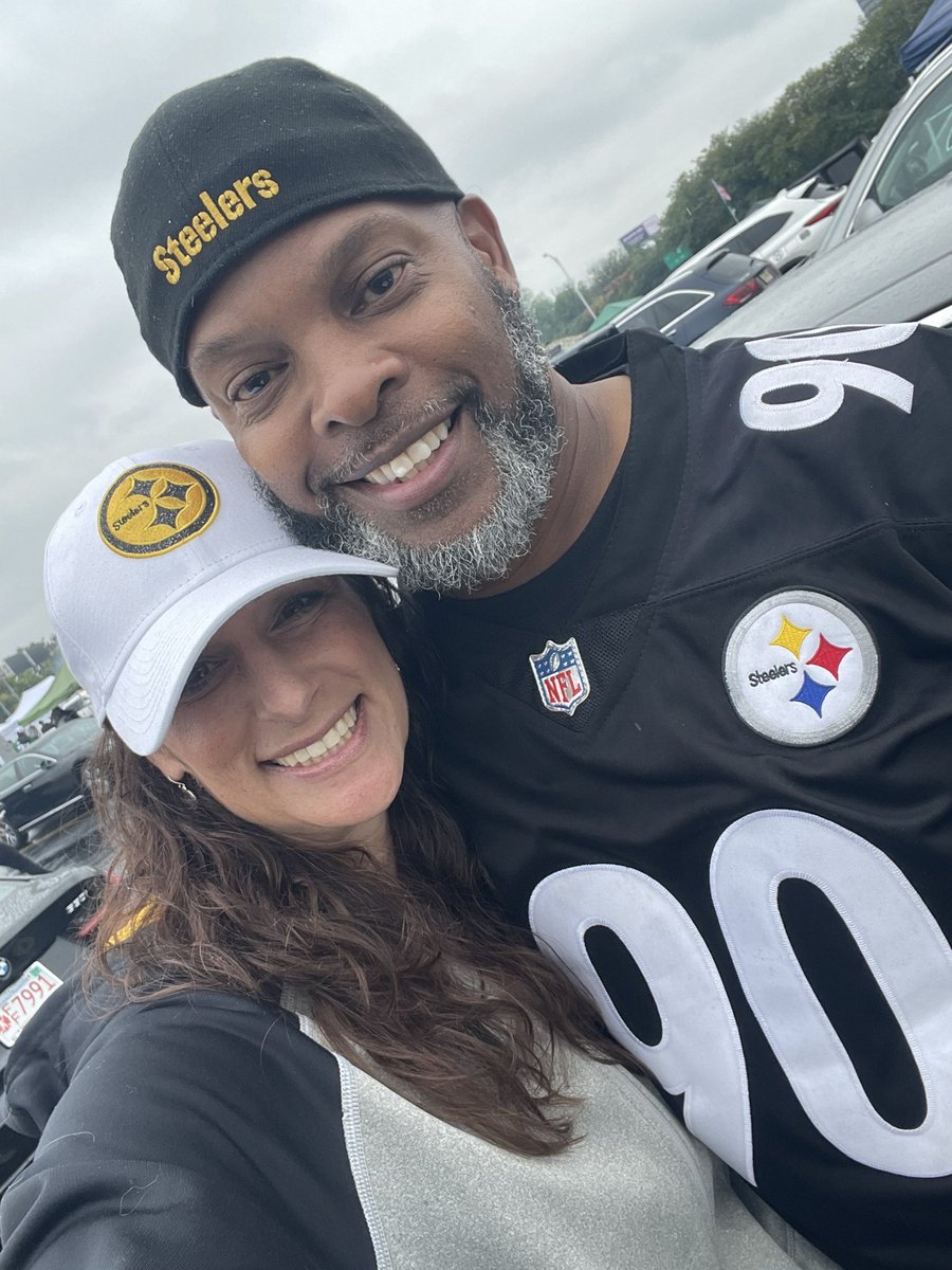 naychic8's tweet photo. Great win today!!! #HereWeGo 💛🖤 https://t.co/qFEx79tMup