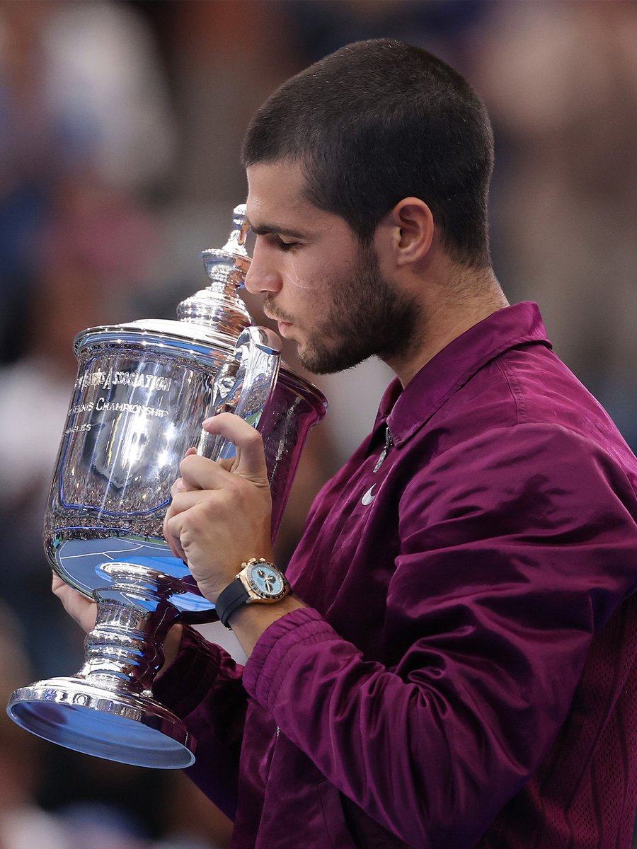 Real Madrid C.F. (@realmadrid) on Twitter photo Querido <a href="/carlosalcaraz/">Carlos Alcaraz</a>, enhorabuena por tu segundo <a href="/usopen/">US Open Tennis</a>, tu sexto Grand Slam, y por el merecido número 1 del tenis mundial. Los madridistas siempre estamos a tu lado y nos sentimos muy orgullosos de ti. ¡Felicidades, campeón! Querido <a href="/carlosalcaraz/">Carlos Alcaraz</a>, enhorabuena por tu segundo <a href="/usopen/">US Open Tennis</a>, tu sexto Grand Slam, y por el merecido número 1 del tenis mundial. Los madridistas siempre estamos a tu lado y nos sentimos muy orgullosos de ti. ¡Felicidades, campeón!