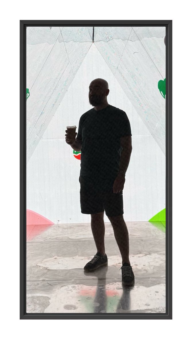 barkinscode's tweet image. Me. Framed.