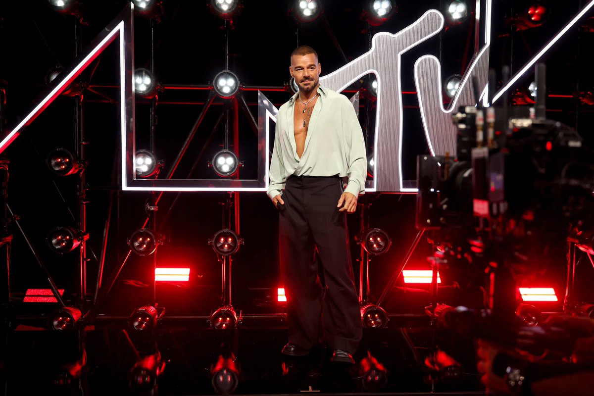 .<a href="/ricky_martin/">Ricky Martin</a> just reminded us how it’s done. Iconic, as always 😎 #VMAs
