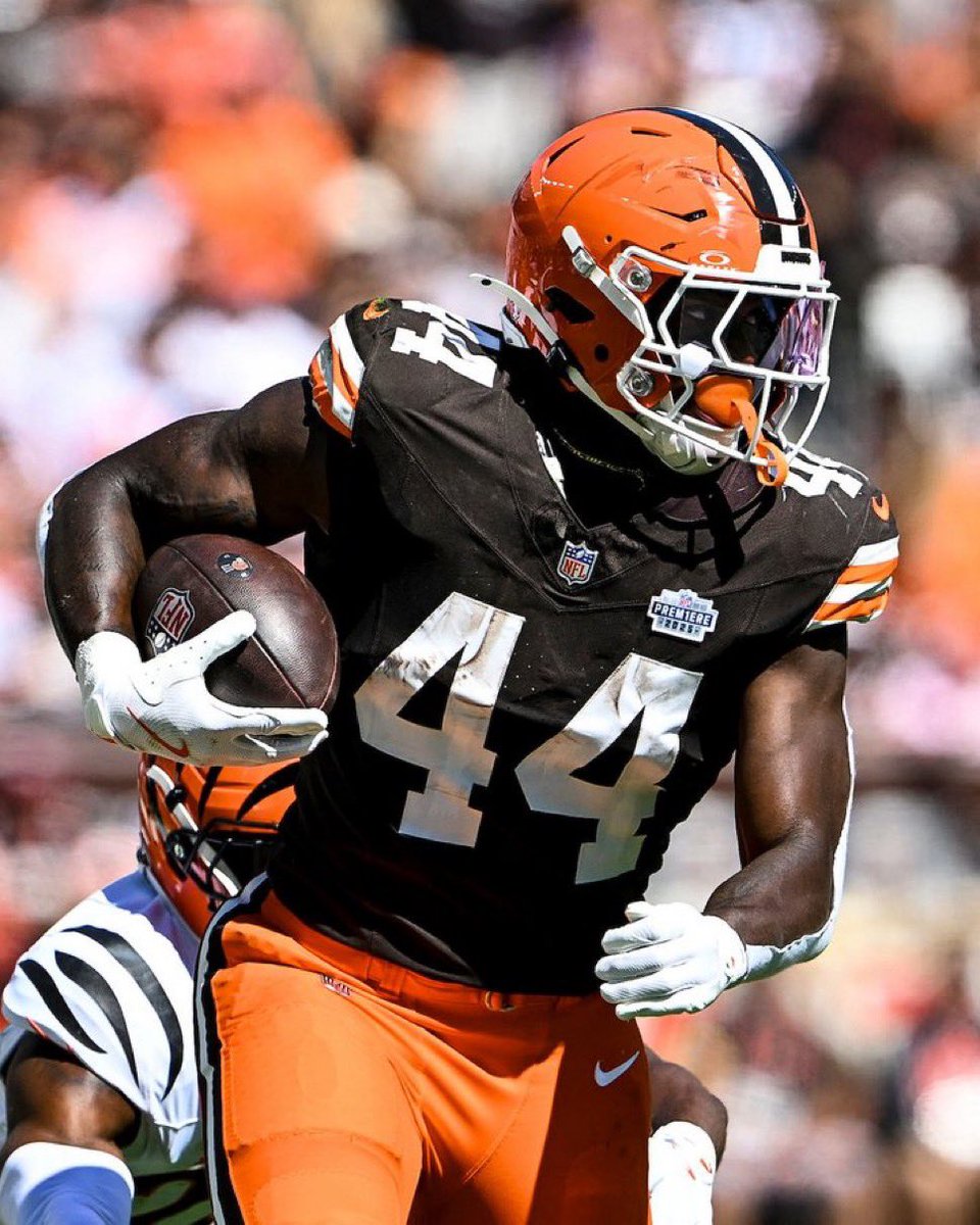 MACSports's tweet image. Harold Fannin Jr. set an NFL record in his debut today. Fannin had seven receptions — tied for the most all time (Warren, IND) by any rookie tight end in Week 1! 

@fannin_jr | #MACtion