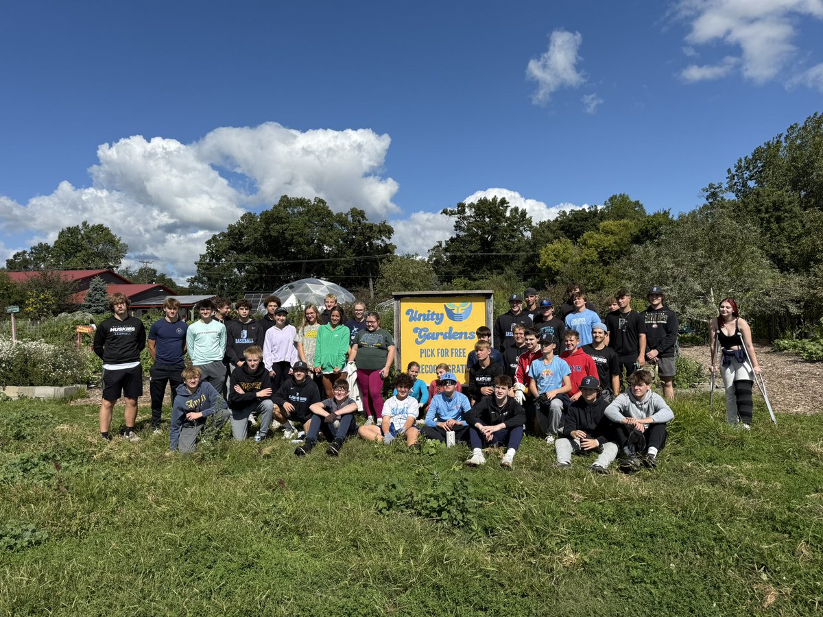 This morning our guys rolled up their sleeves at the Unity Gardens, serving others and growing together in the process. Grateful for the opportunity to give back and proud of the way these young men lead both on and off the field.
