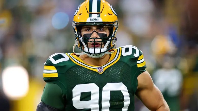 ON QUEUE: Lukas Van Ness gets the Packers first sack of the season✅