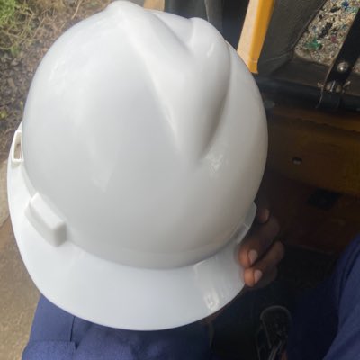 belloibiyemi_H's tweet image. Helmet on, dreams ahead. 👷🏽‍♂️🚀 #FutureEngineer #CivilEngineering #StudentEngineer #Aspirations 
#NewProfilePic