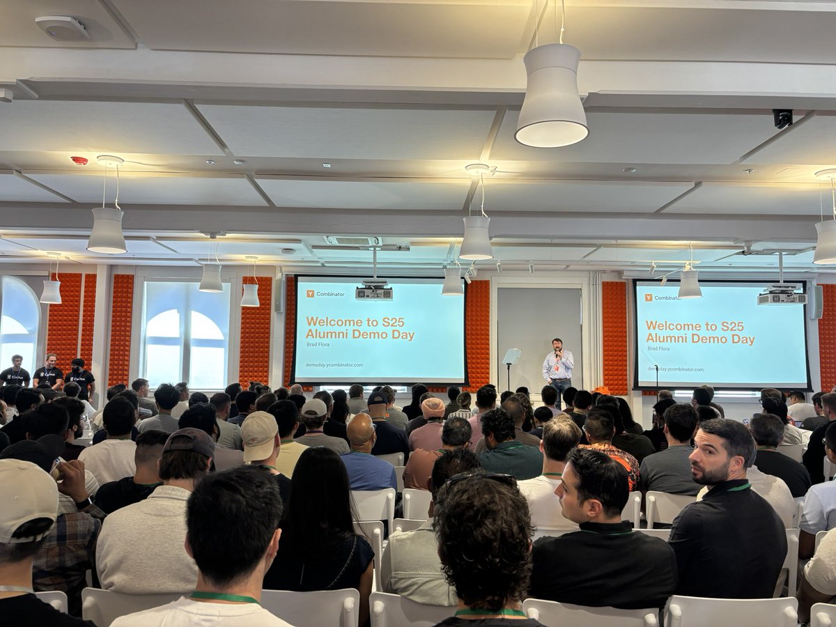 Jerry Huang (@jerryhuang01) on Twitter photo YC alumni day! So glad to see many old friends, mentors and supporters in person. <a href="/ycombinator/">Y Combinator</a> YC alumni day! So glad to see many old friends, mentors and supporters in person. <a href="/ycombinator/">Y Combinator</a>
