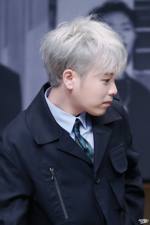 xeo1ip's tweet photo. 옆태 받고 백발표쥰까지 뿌려줍시다(소금대용) https://t.co/RqrwVSsihW