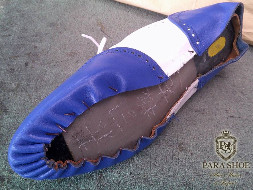 parashoecom's tweet photo. クラシックタイプのゴルフシューズを製作中。
https://t.co/B8b4VUCukH

現在、職人がハンドメイドで製作中のゴルフシューズをご紹介。爽やかなホワイト（白）×ブルー（青）のコンビウィングチップ。もし、ご興味ある方ぜひご連絡いただけますと幸いです。サイズは23cm～28cmまでお作りできます。 https://t.co/JT5idoSChY