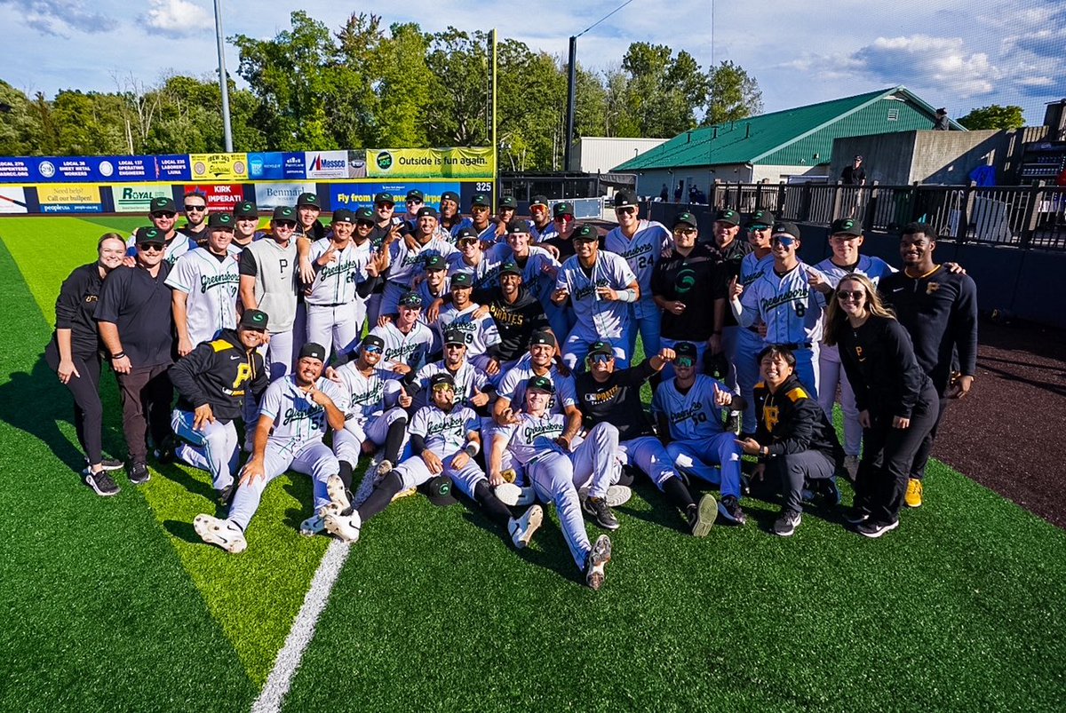 GSOHoppers's tweet image. Let's dance🕺🪩 #playoffsclinched