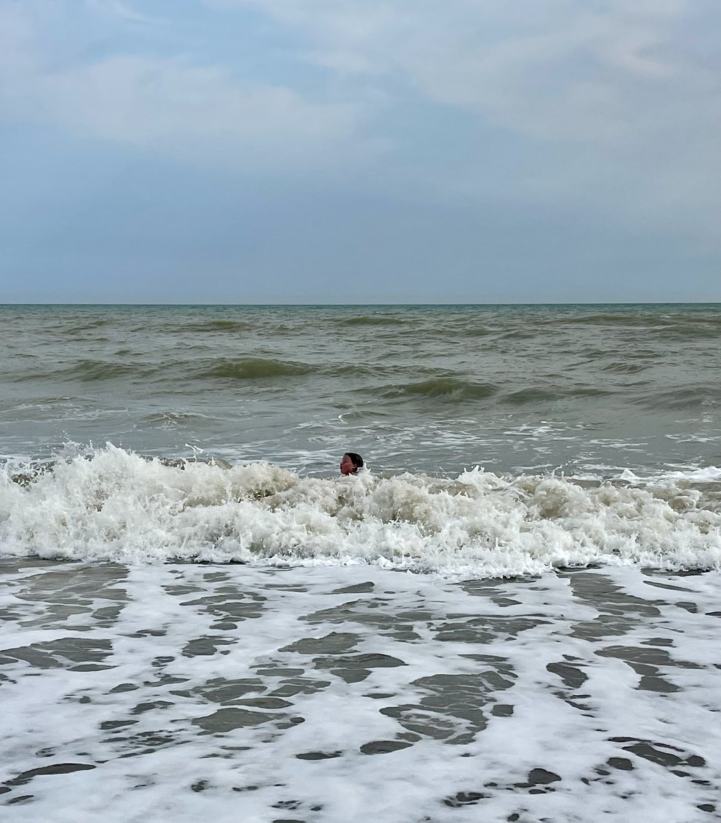 Slightly calmer than yesterday and my little mermaid 🧜🏻‍♀️ was off … we had a lovely play under the careful eyes of the youngsters 🥰🐾 #wildswimming #beachlife #vitaminsea #SundayFunday ♥️ <a href="/AsDaughter1/">A’s Daughter</a>