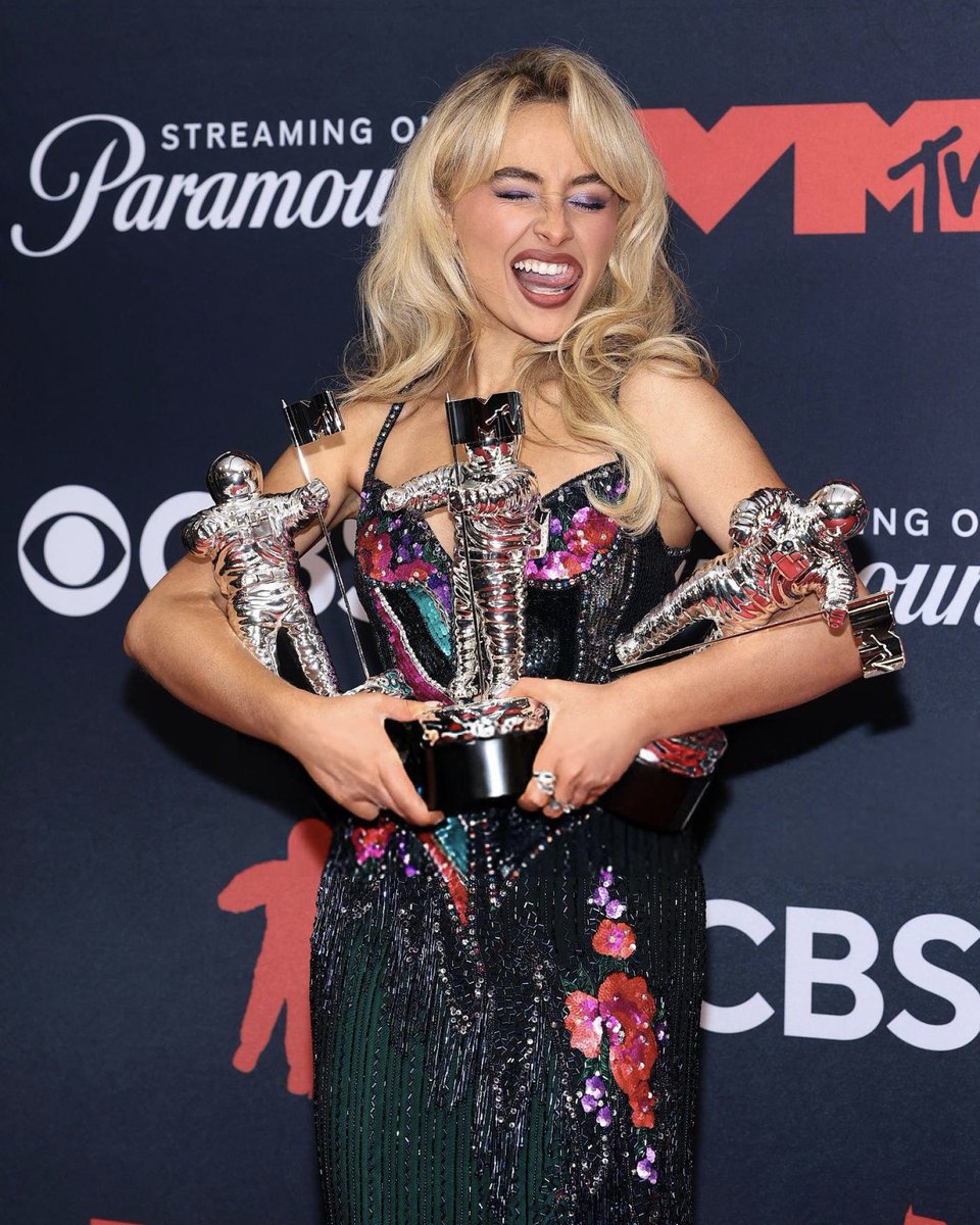 Team Sabrina 💋 (@teamsabrina) on Twitter photo our sense of purpose brought home 3 #VMAs tonight 🥹
congrats on best album, best pop artist, & best visual effects!!!!
photos: <a href="/GettyImages/">Getty Images</a> our sense of purpose brought home 3 #VMAs tonight 🥹
congrats on best album, best pop artist, & best visual effects!!!!
photos: <a href="/GettyImages/">Getty Images</a>