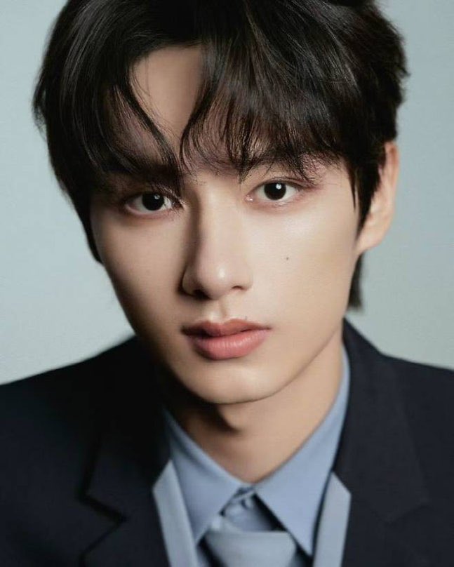 📰 SEVENTEEN's Jun confirmed to hold a two-day stage greeting in Seoul on the 20th and 21st.

JUN (Wen Junhui) of the global K-pop group SEVENTEEN, who stars in the film “The Shadow's Edge,” will meet audiences in person through a stage greeting in Seoul. 

“The Shadow's Edge,"