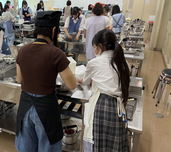 受験生、保護者の皆様、ごきげんよう。
8月最後の土日に中学・高校説明会を開催いたしました。

毎年大人気、クラブ体験☆多くの方にご参加いただけて嬉しいです！

次回の中学説明会は9月23日(祝)生徒による学校紹介、高校説明会は9月21日(日)クラブ&amp;授業体験です。

ご参加お待ちしております☆