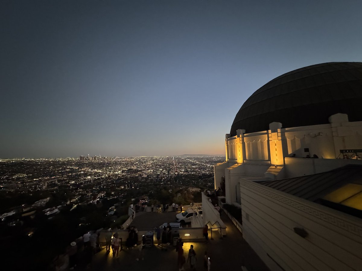 The scenes on this afternoon’s and evening’s hike in Griffith Park were incredible. Beautiful views of <a href="/GriffithObserv/">Griffith Observatory</a> #cawx