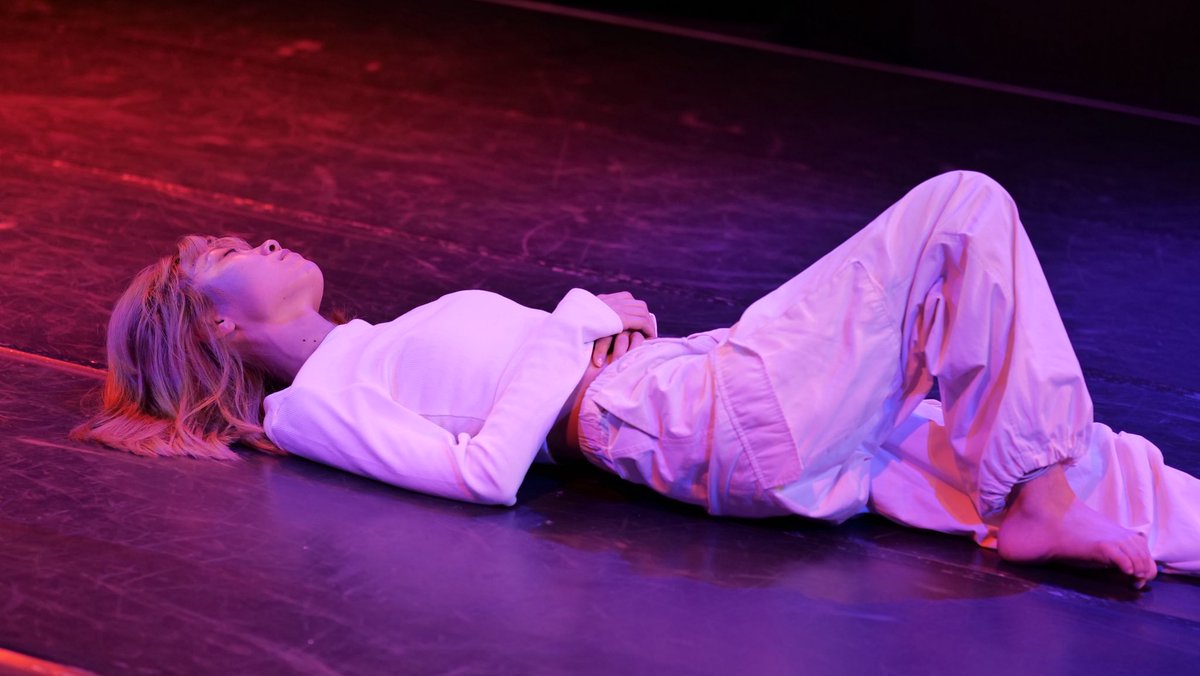 無事に終演いたしました😌
ホッと一安心をして
疲労を感じる暇もなく今私は🗼にいます

今回のお芝居の稽古は豊田と名古屋であって、毎日6時間くらいの運転🚗
人生を全力で走り続けてるな私。

ご来場いただきまして誠にありがとうございました。圧倒的感謝‼️