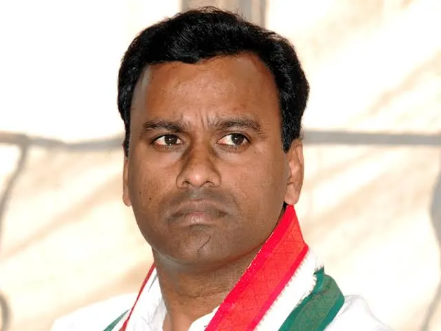 Harshav21320924's tweet image. ⚡ “ట్రిపుల్ ఆర్ ఎలైన్‌మెంట్ మారాలంటే… ప్రభుత్వం ముందుగా మారాలి!”

— కాంగ్రెస్ ఎమ్మెల్యే కోమటిరెడ్డి రాజగోపాల్ రెడ్డి 😏

#TelanganaPolitics #Satire #PoliticalComment #UANow