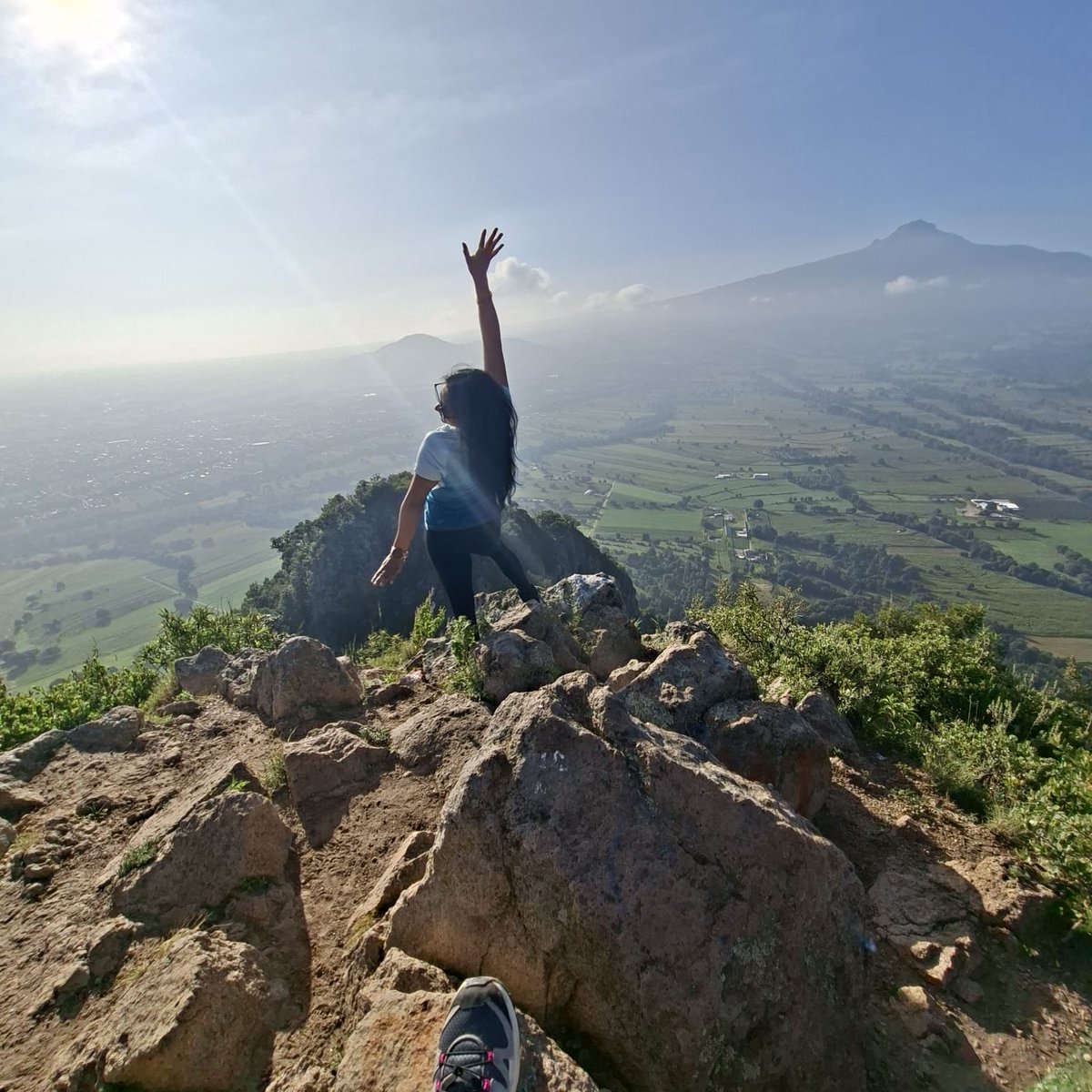 Inspira a alguien hoy, quizá mañana te lo encuentres y te diga: " Gracias a ti nunca me rendí". 🖤🤸🏾‍♀️💪🏾✌🏽✨🖤