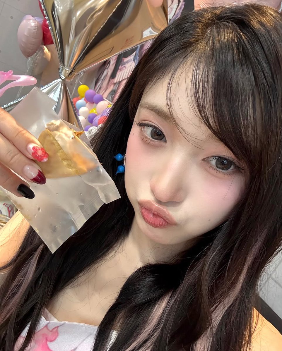 seoivlee's tweet photo. Tried a new combo today, biscuit &amp; milk 🥛🍪 and it’s literally like my tastebuds got a cozy hug. Sweet on the outside, crunchy inside, “달콤한 순간이야…” ✨ 🐅💋 https://t.co/kVXy6pAdqq