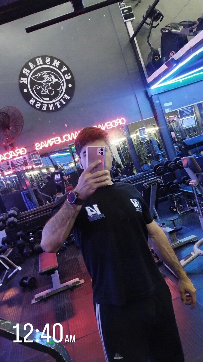Y acuerdense, no hay horarios para entrenar 🏋🏻‍♂️
(Aston Martin me arruinó el dia y no podia dormir)