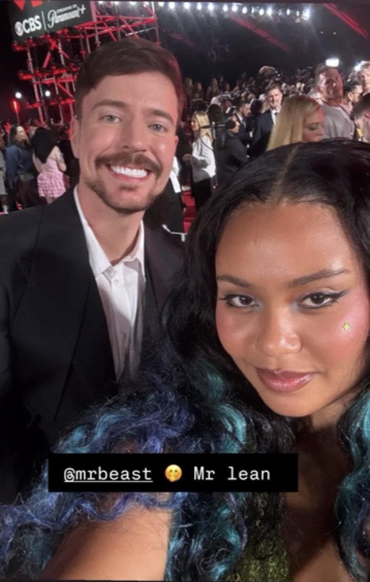 Moliy and MrBeast at the MTV #VMAS. 🤩