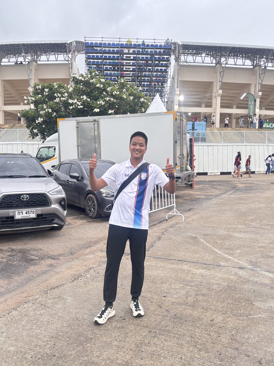 Taocr4's tweet photo. ช้างไทยเล่นไม่เลิก🇹🇭🇹🇭
#กาญจนบุรี 
#คิงส์คัพ2025 
#คิงส์คัพครั้งที่51 https://t.co/3K9EDHIYfg