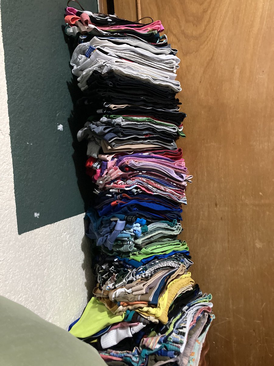 La neta si son ya un chingo de calzones bóxers trusas bikinis tangas los que tengo, esta chida la colección pero ya no tengo espacio , yo creo que ya me tengo que deshacer de varios