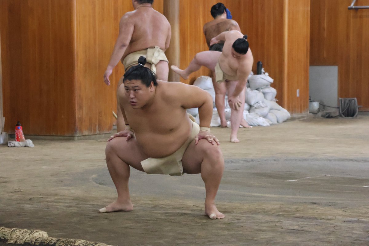 時津風一門連合稽古＞ 関脇霧島と若隆景。 #sumo #相撲 #九月場所 #秋場所