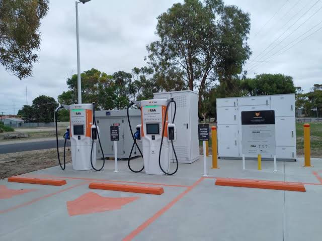 Watts New AU tweet media