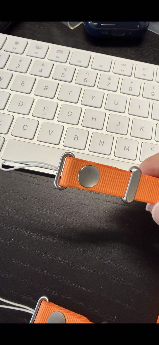 SonnyDickson's tweet photo. Here’s your first look at the Crossbody Strap for iPhone 17, do people actually use these? https://t.co/jcJOuleRbq
