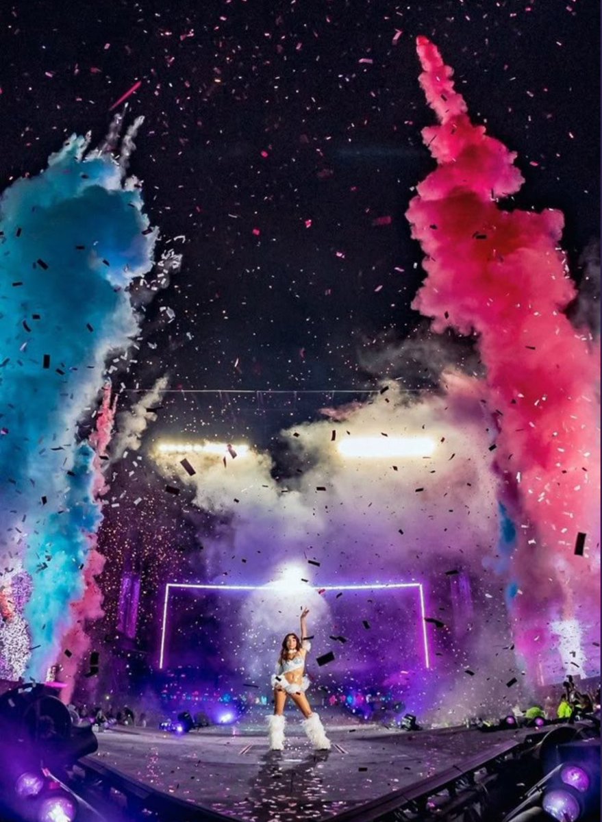 gangstaxduki's tweet photo. 69 shows, más de 38 sold out, 10 países, 35 ciudades, estadios, arenas, teatros, festivales, más de 12 bailarines, músicos, un equipo destras del escenario, un público asistiendo a los shows y una artista
.MP3 TOUR Y EMILIA TOUR 2025
gracias x todo te debemos la vida @emimernes_ https://t.co/kaf6fUVCoR