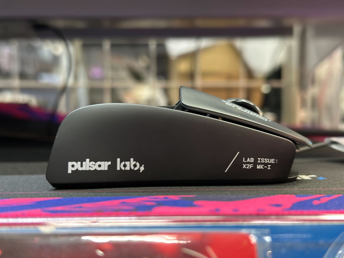 Tsukumo_eX's tweet image. 【2F】
Pulsar から後部部分を
大胆に省略した🔪マウス御座います

#Pulsar
『X2F Gaming Mouse』税込19,800 円

■XS-1 Flagship Sensor
■最大8Kのポーリングレート

通常のマウスよりセンサーが前目になるのが担当の推しポイント🧐
センサー感覚が指先に近づくのでより精密な操作が可能😎