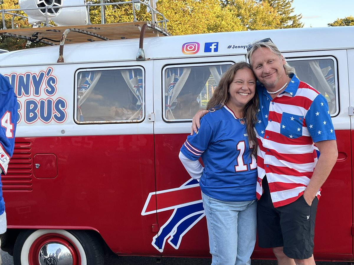 A stop at Jenny’s Bills Bus for Victory Ribs - they were a winner with #holidaytouchdown stars Andrew Walker. Holland Roden, Matthew Daddario during tailgating with <a href="/BuffaloBills/">Buffalo Bills</a>