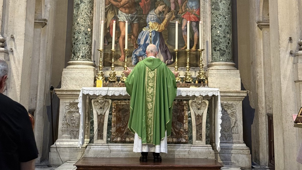 chrisjollyhale's tweet image. Well-known liturgical traditionalist Father James Martin celebrates Mass ad orientem in Rome.