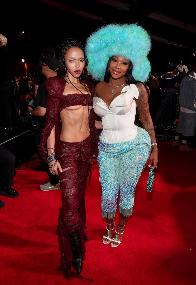 FKA twigs &amp; Summer Walker at the #VMAs