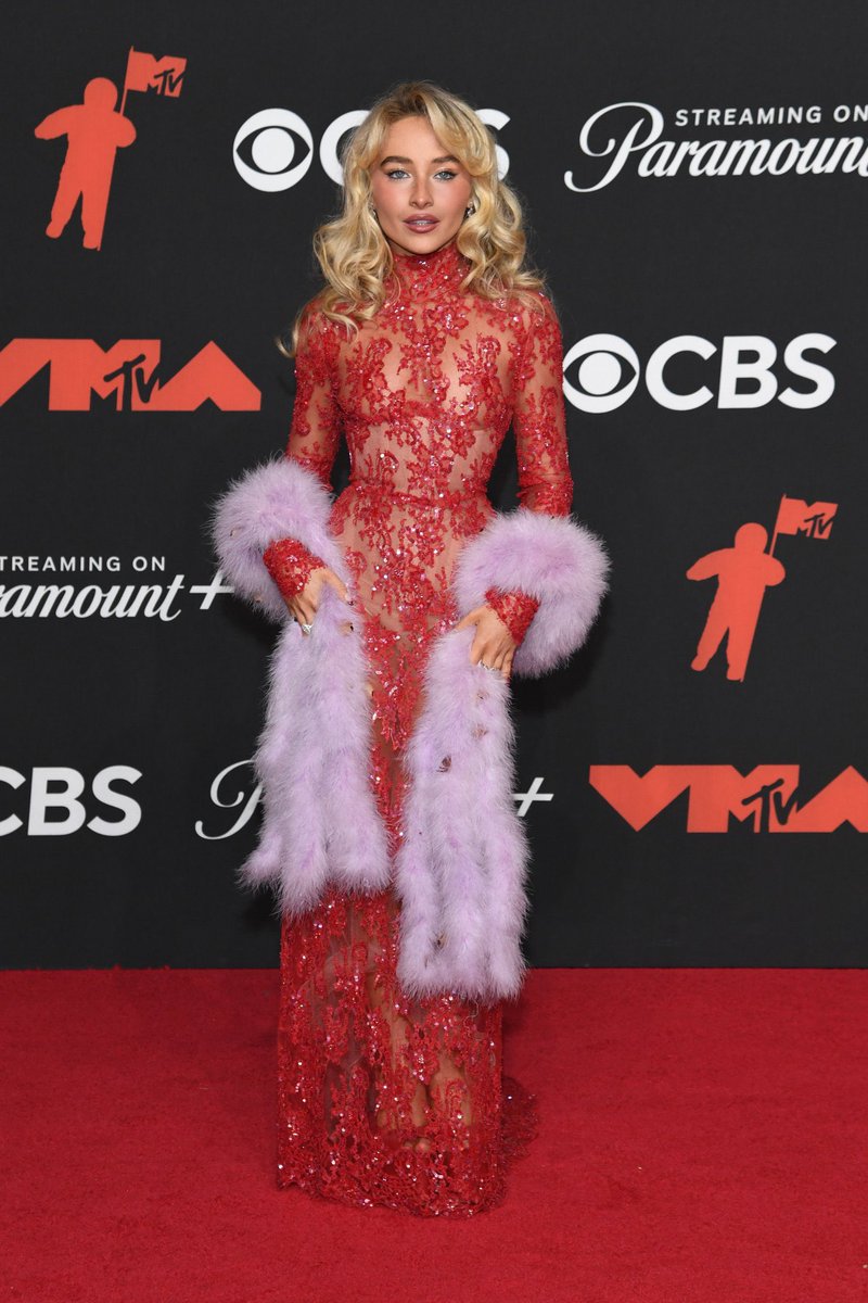 e360mktg's tweet photo. Empezó la alfombra roja de #VMAs 2025 ! 

¿Quién es tu favorito? 🤩

#arianagrande #demilovato #rickymartin #mtv #mtvvmas #vmas2025 #paramount #videomusicawards #sabrinacarpenter #vmas2025 https://t.co/aSNNEiL2ou