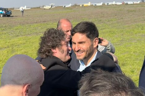 tomasmontev's tweet photo. Las ratas saltando del barco. 
Pero también se la vamos a cobrar en octubre https://t.co/sguQ0muNy1
