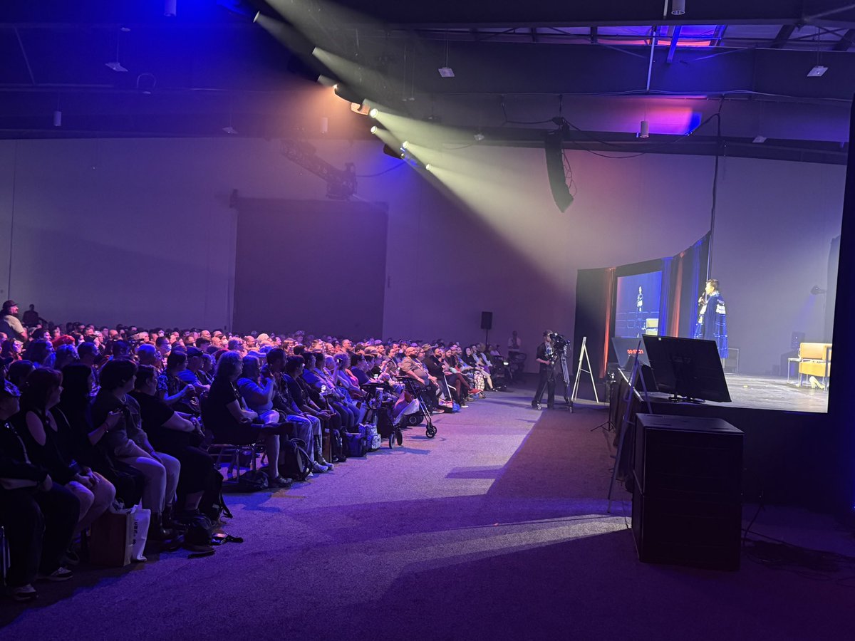 John Barrowman MBE tweet media