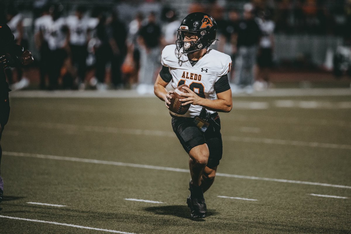 Kane_Lanier's tweet photo. Got a W against 6A Lancaster. Turned in a passing 2-point conversion. Ready for District play Friday night! 
@recruitAledo @aledoHFC @Recruit_DFW @TXRecruits https://t.co/b0h3IoeM31