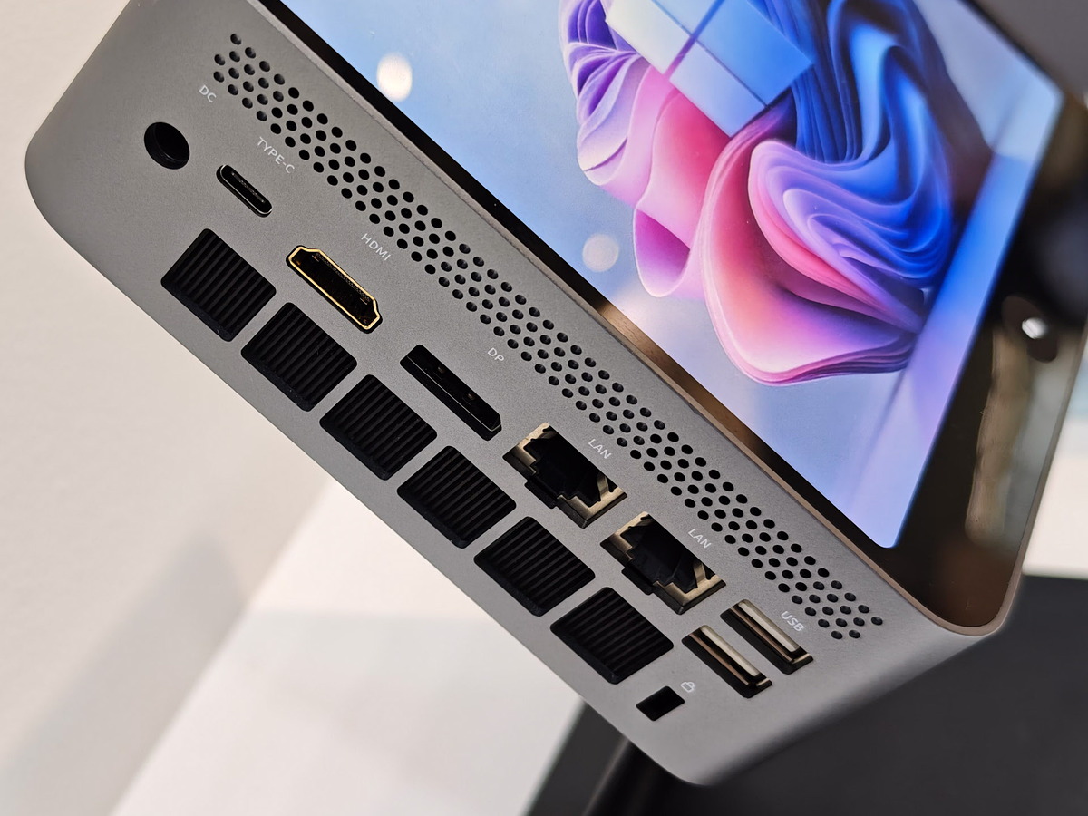 pc_watch's tweet image. ミニPCの天板にディスプレイ内蔵!? 今後発売予定のACEMAGIC製PC pc.watch.impress.co.jp/docs/news/2045… #ACEMAGIC #IFA