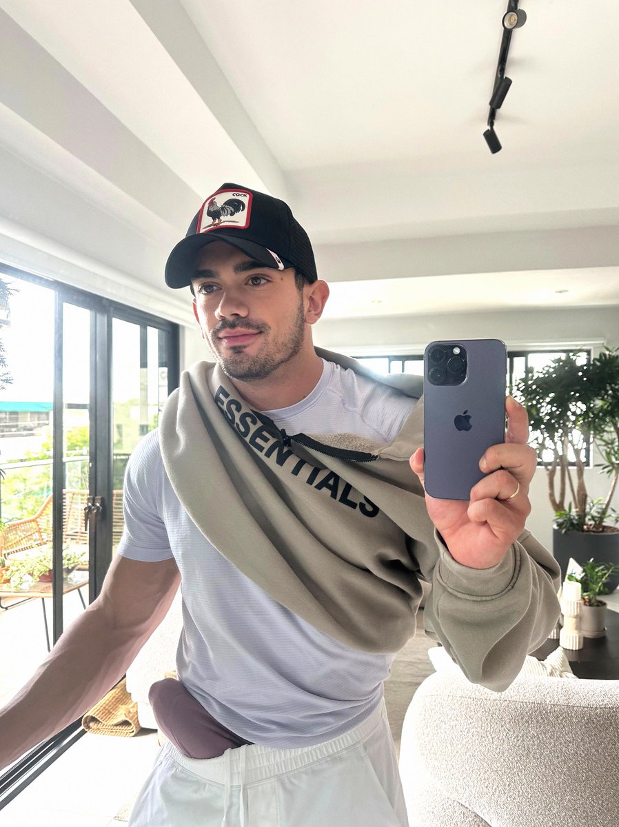 if u think the hat should stay on say hi hehe